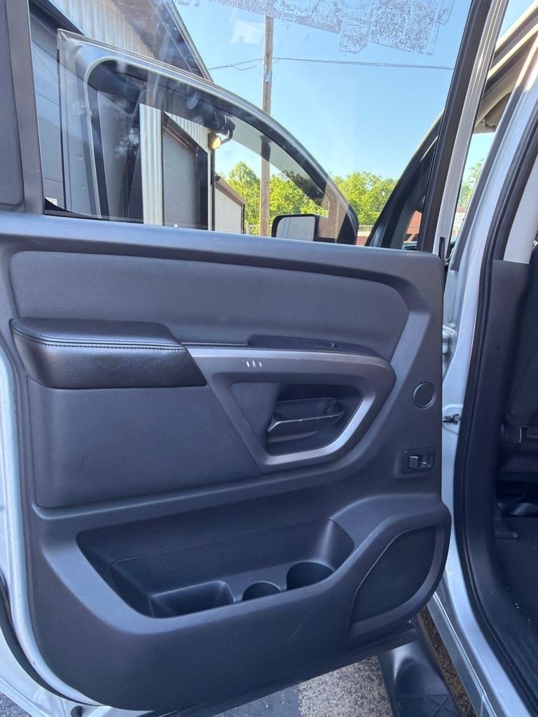 Nissan Titan S Crew Cab 4WD 2015