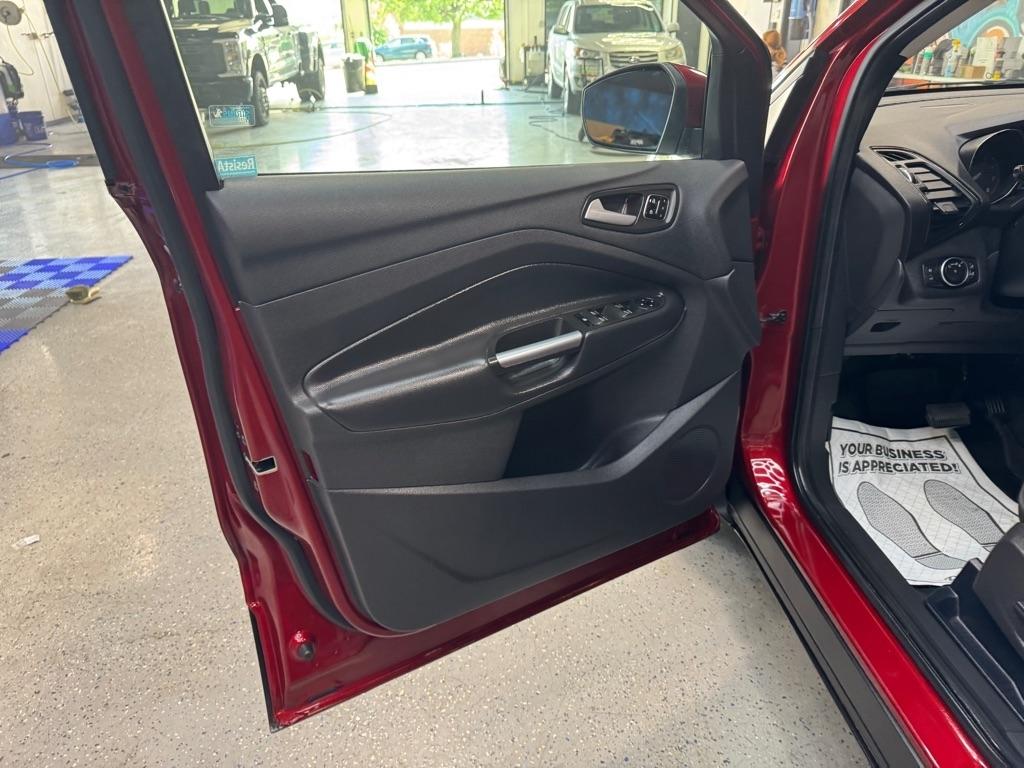 Ford Escape Titanium 4WD 2017