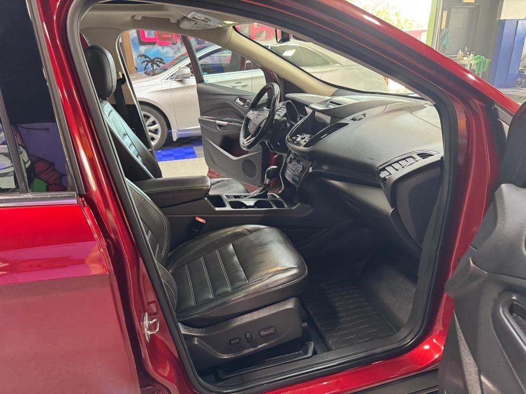 Ford Escape Titanium 4WD 2017