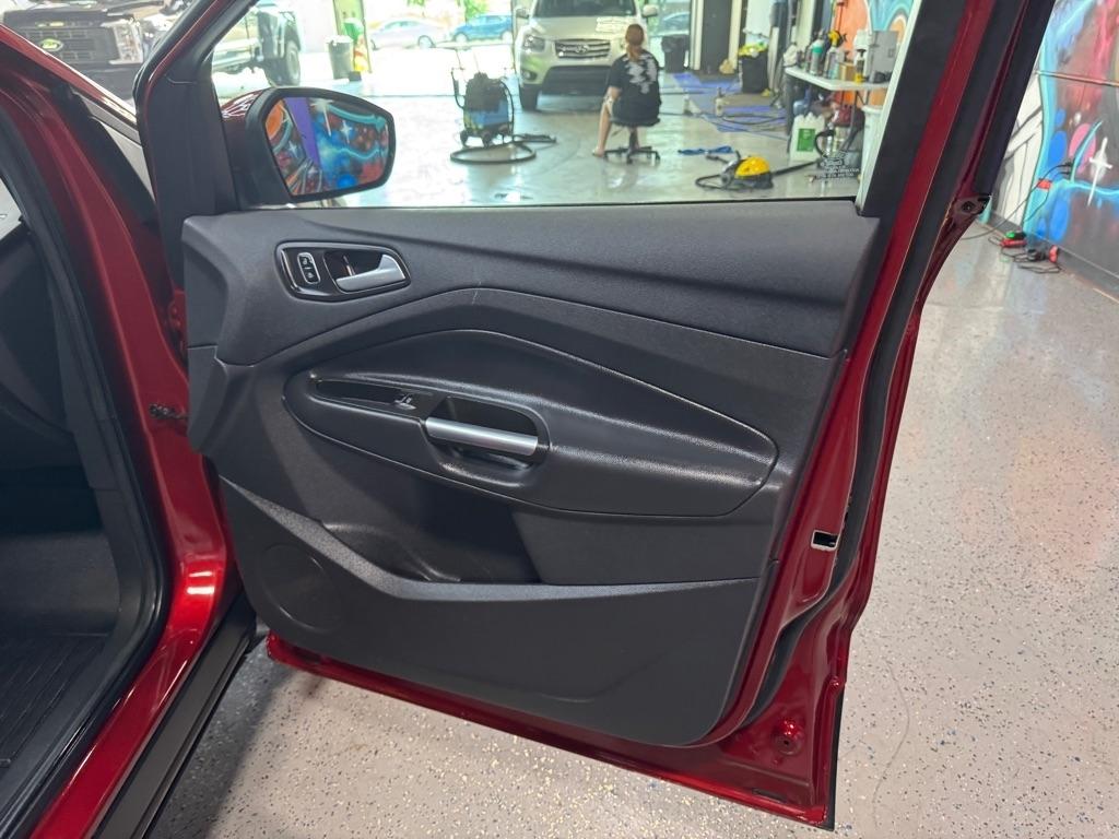 Ford Escape Titanium 4WD 2017