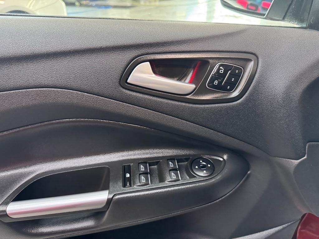 Ford Escape Titanium 4WD 2017