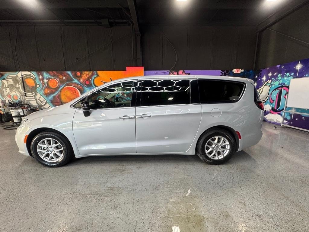 Chrysler Pacifica Touring L 2024