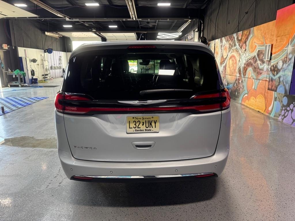 Chrysler Pacifica Touring L 2024