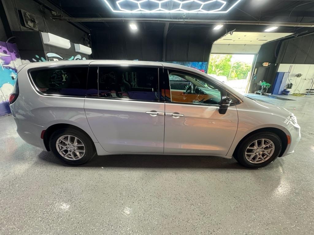 Chrysler Pacifica Touring L 2024