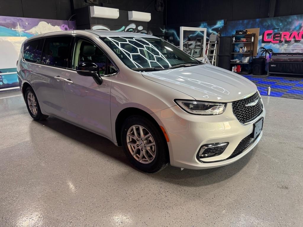 Chrysler Pacifica Touring L 2024