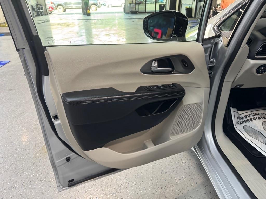 Chrysler Pacifica Touring L 2024