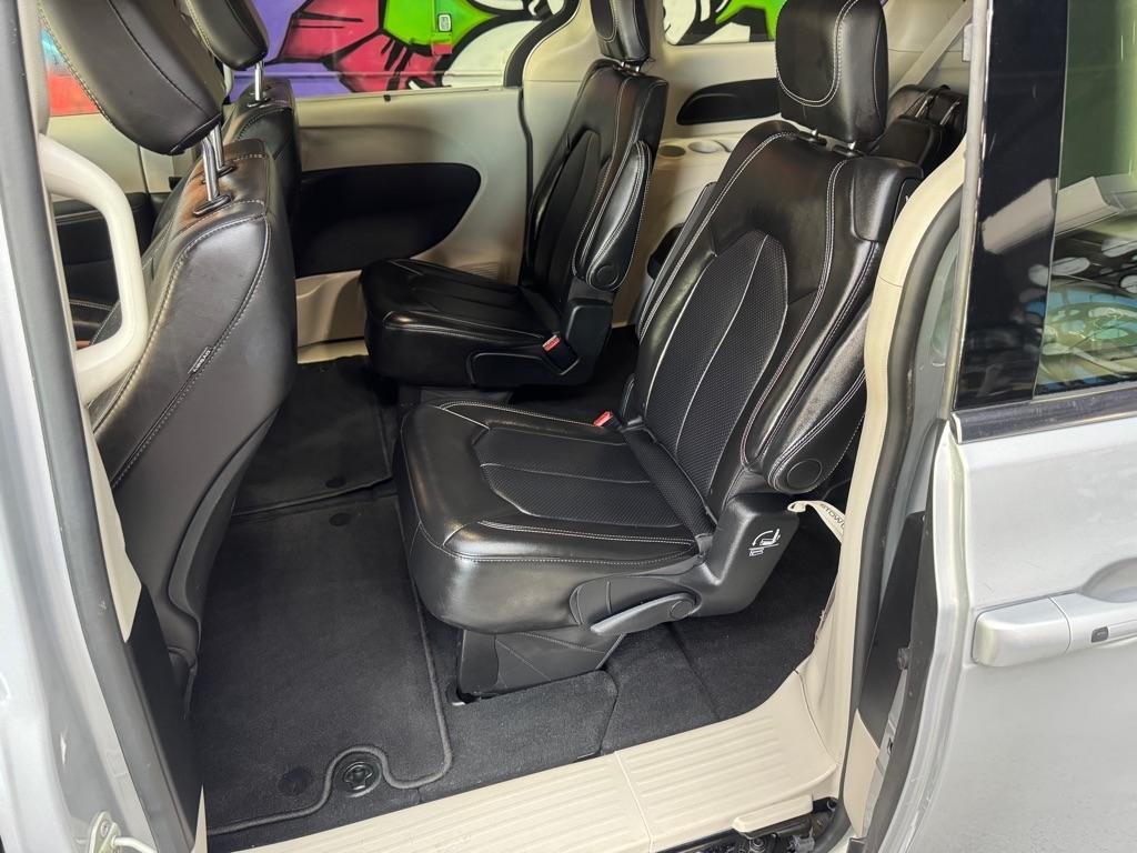 Chrysler Pacifica Touring L 2024