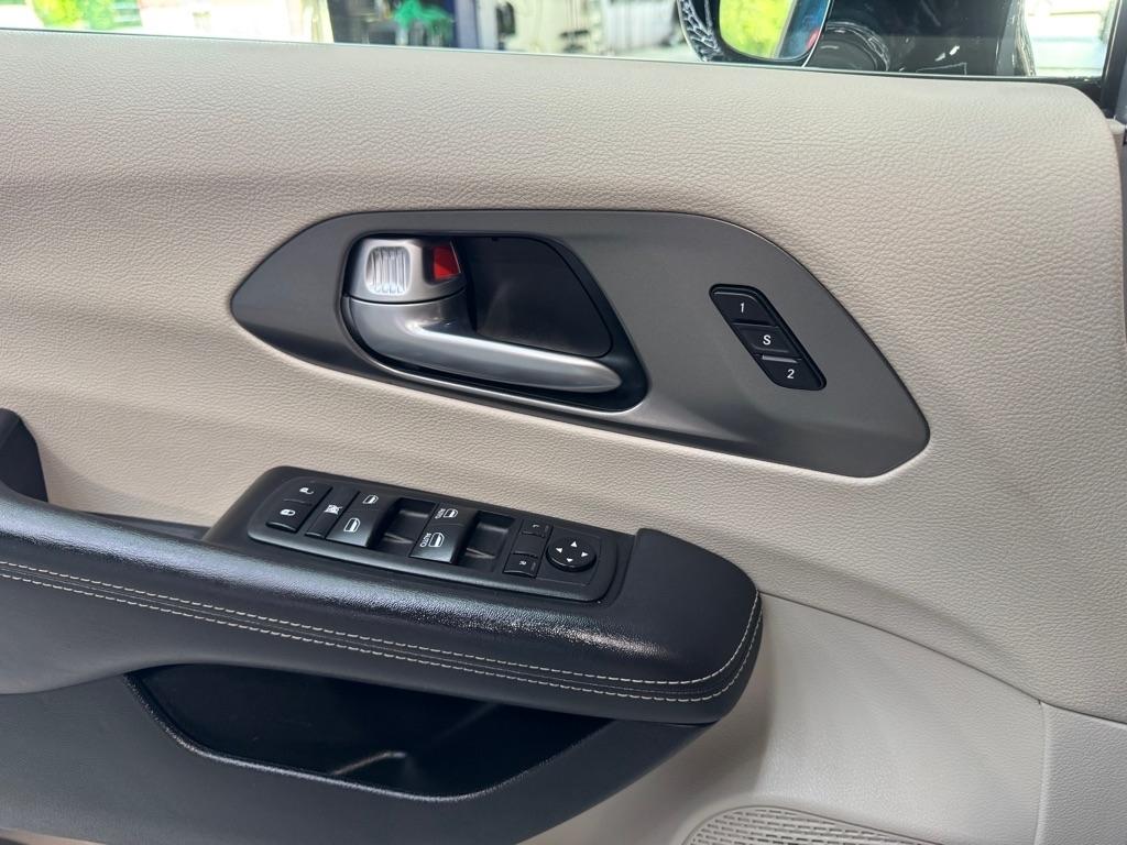 Chrysler Pacifica Touring L 2024