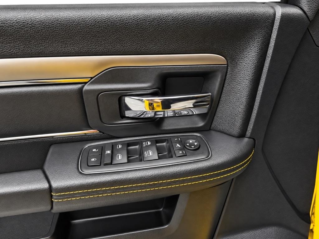 RAM 1500 Sport Crew Cab SWB 4WD 2016