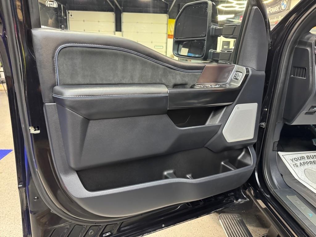 Ford F-250 SD Platinum Crew Cab 4WD 2026
