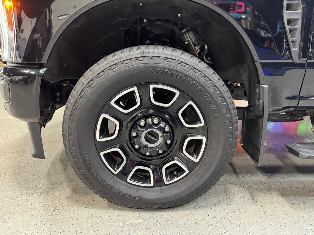 Ford F-250 SD Platinum Crew Cab 4WD 2026