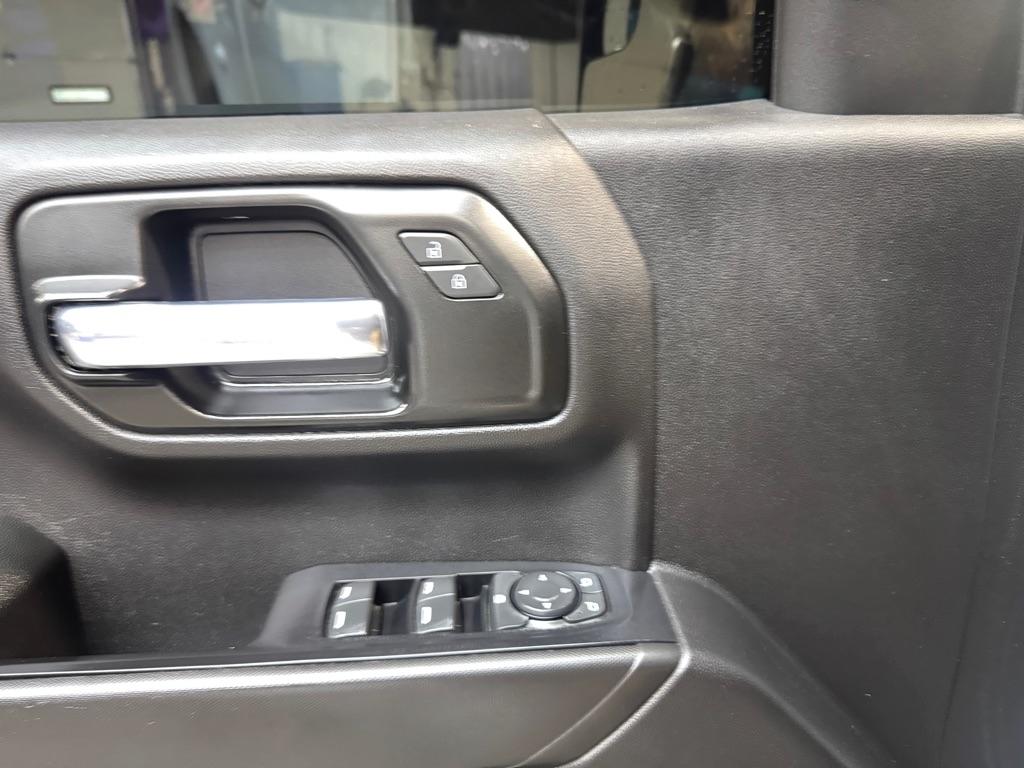 Chevrolet Silverado 1500 Custom Crew Cab Short Box 4WD 2021