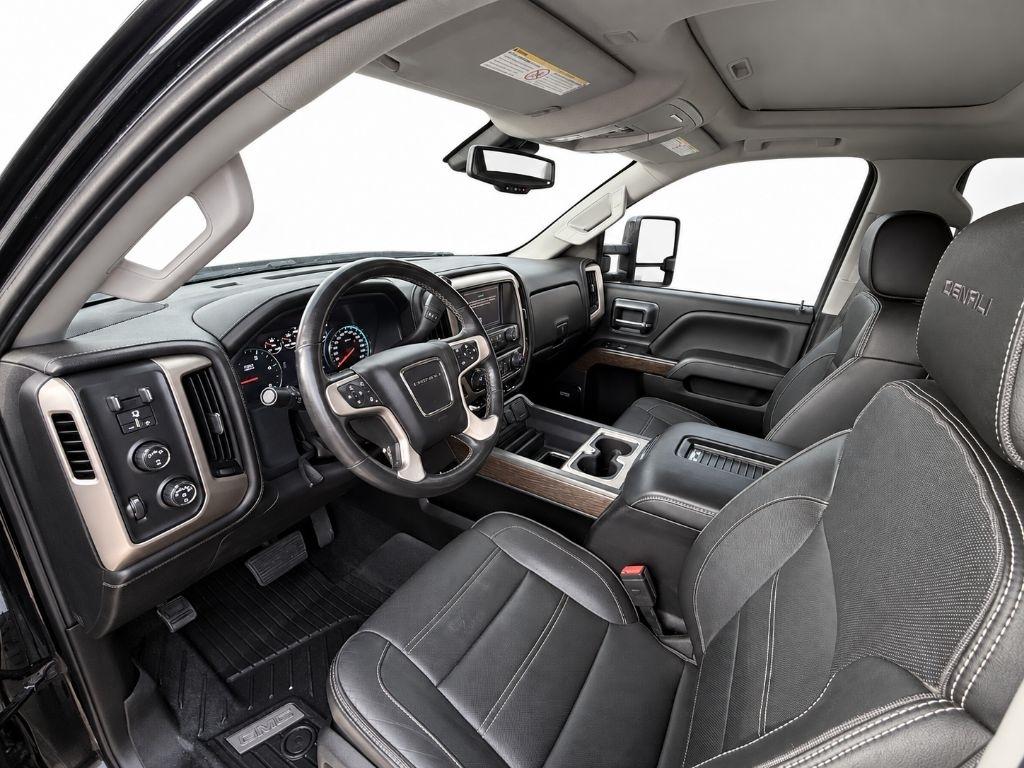 GMC Sierra 3500HD Denali Crew Cab 4WD 2018