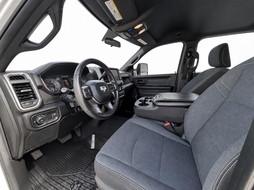 RAM 3500 Tradesman Crew Cab 4WD 2024