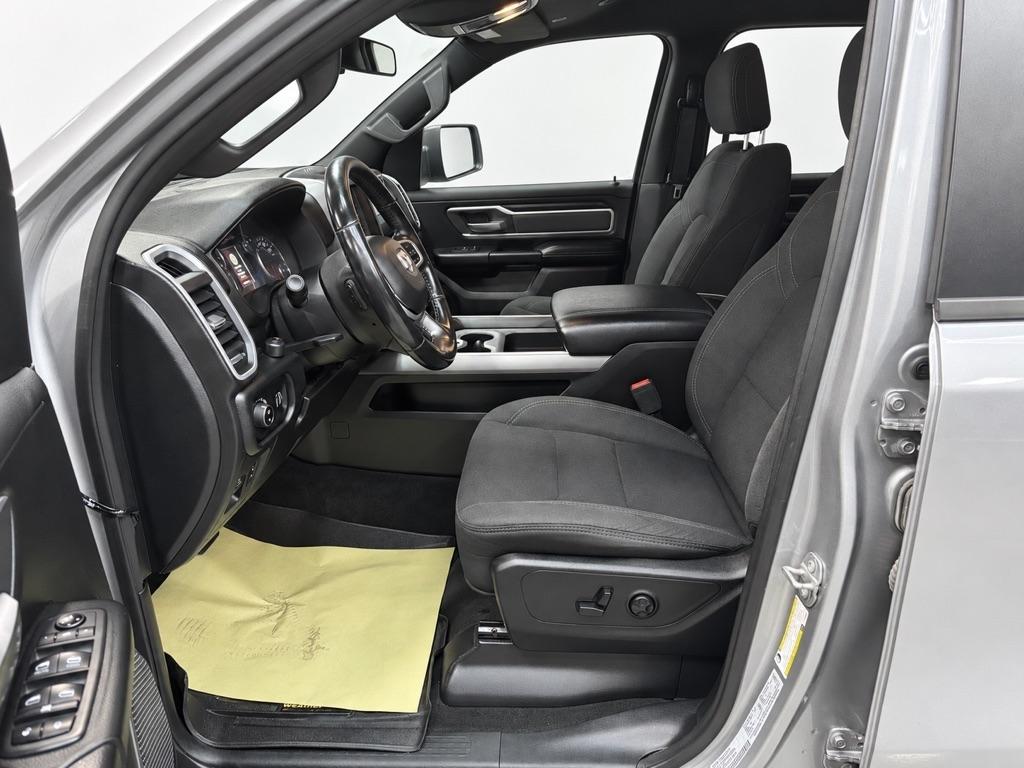 RAM 1500 Big Horn Crew Cab SWB 4WD 2020