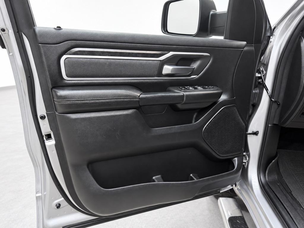 RAM 1500 Big Horn Crew Cab SWB 4WD 2020