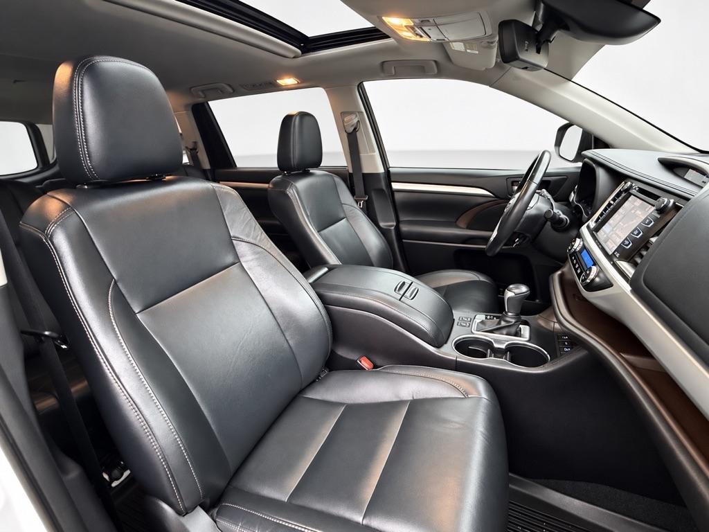 Toyota Highlander XLE 4D SUV AWD 2019