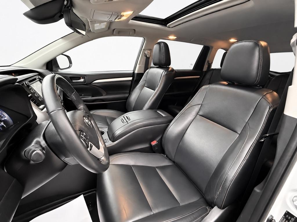 Toyota Highlander XLE 4D SUV AWD 2019