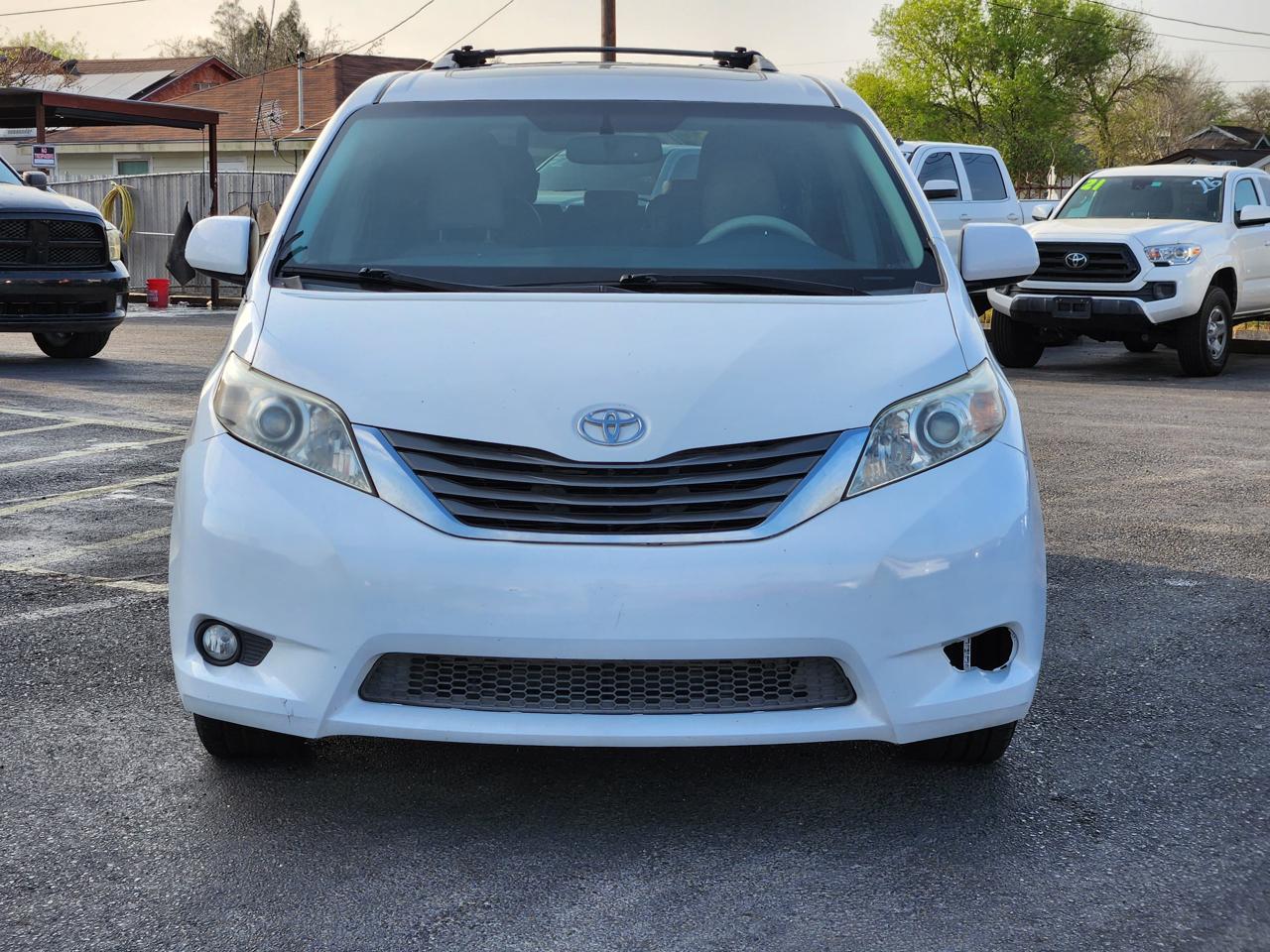 Toyota Sienna  2011