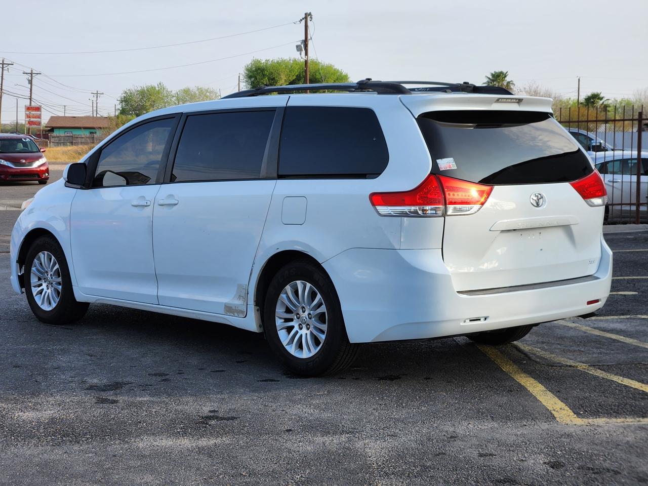 Toyota Sienna  2011