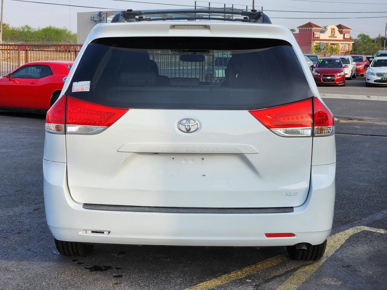 Toyota Sienna  2011