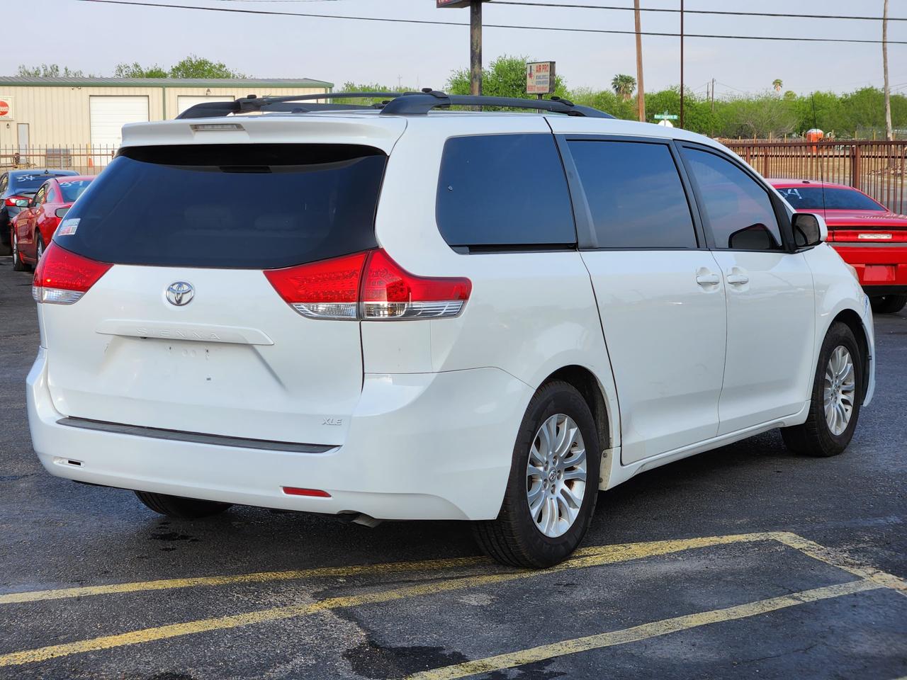 Toyota Sienna  2011