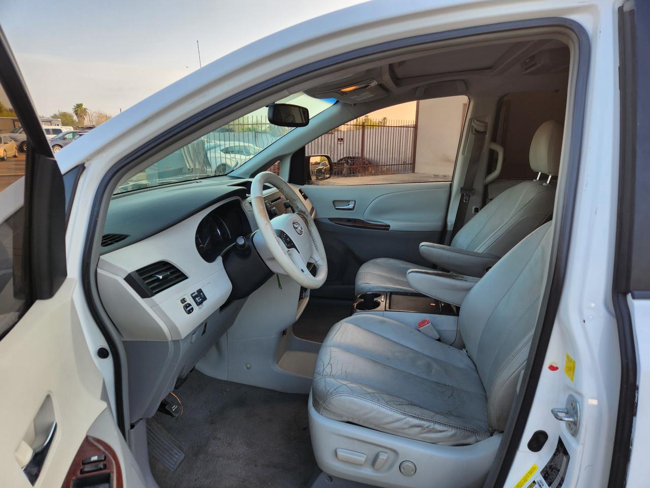 Toyota Sienna  2011