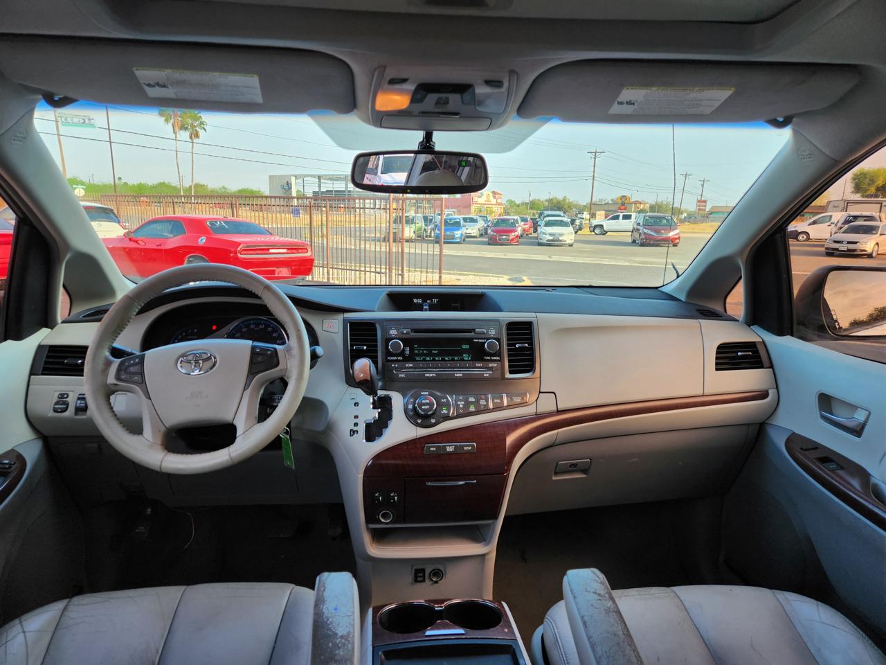 Toyota Sienna  2011