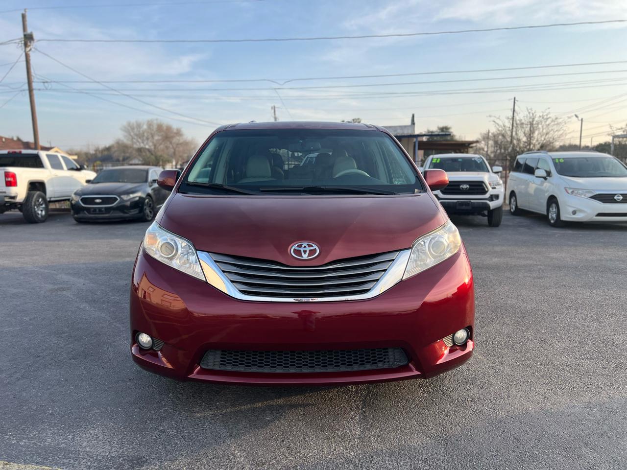 Toyota Sienna  2011