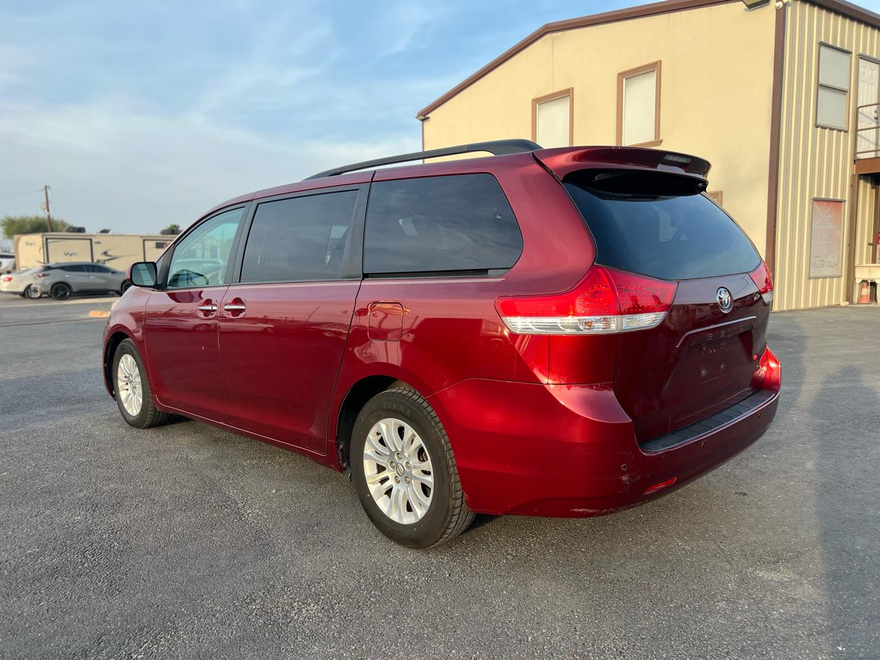 Toyota Sienna  2011