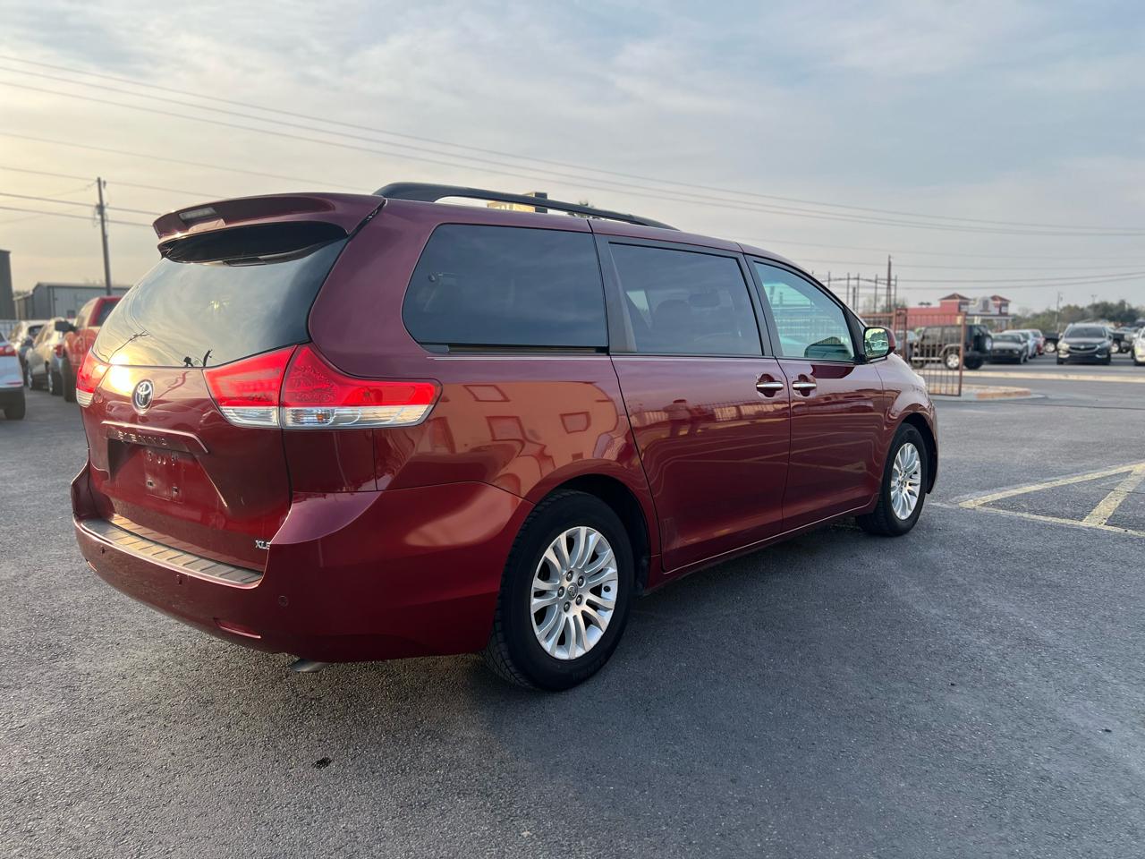 Toyota Sienna  2011
