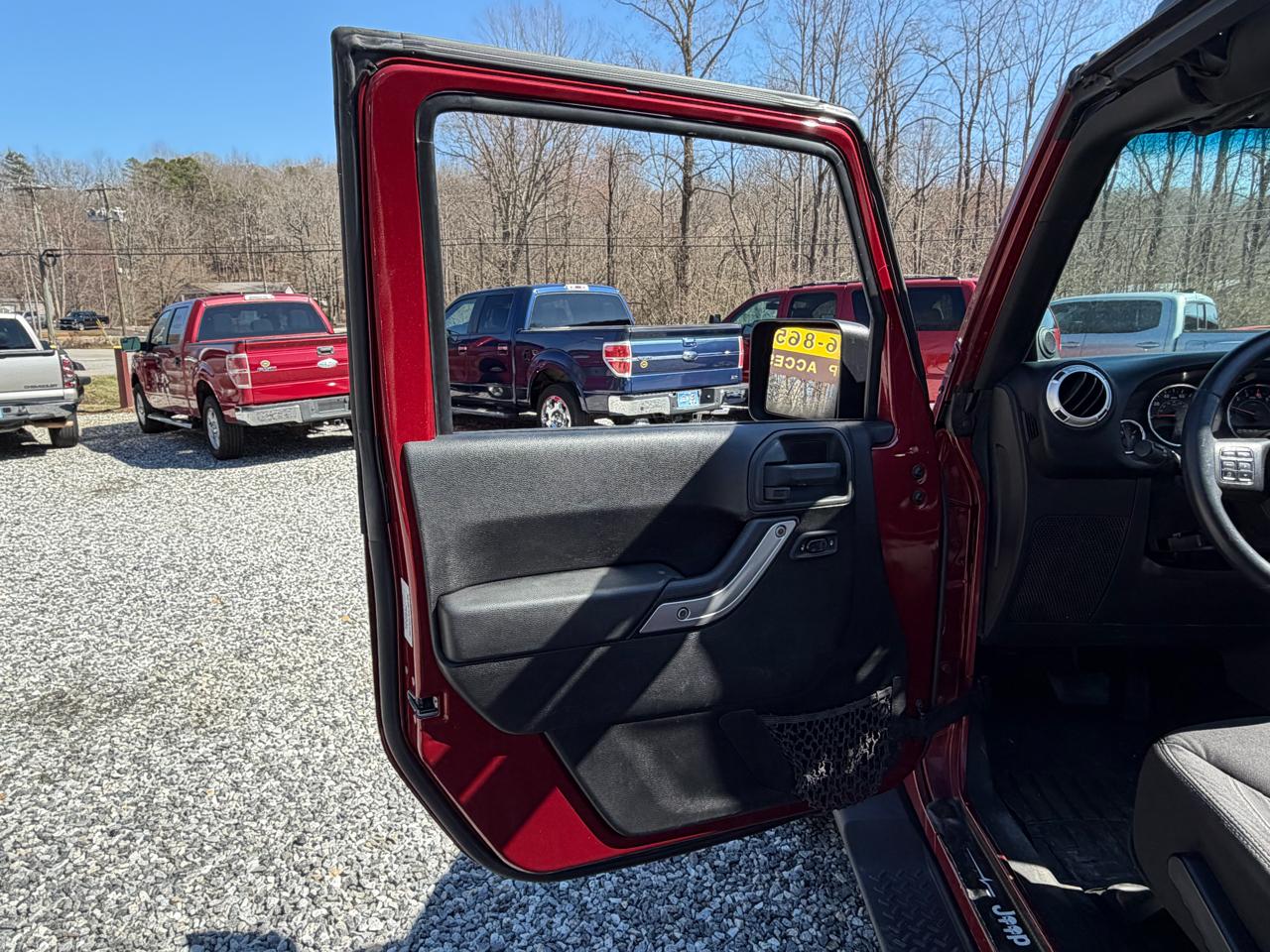 Jeep Wrangler Unlimited Sahara 4WD 2013