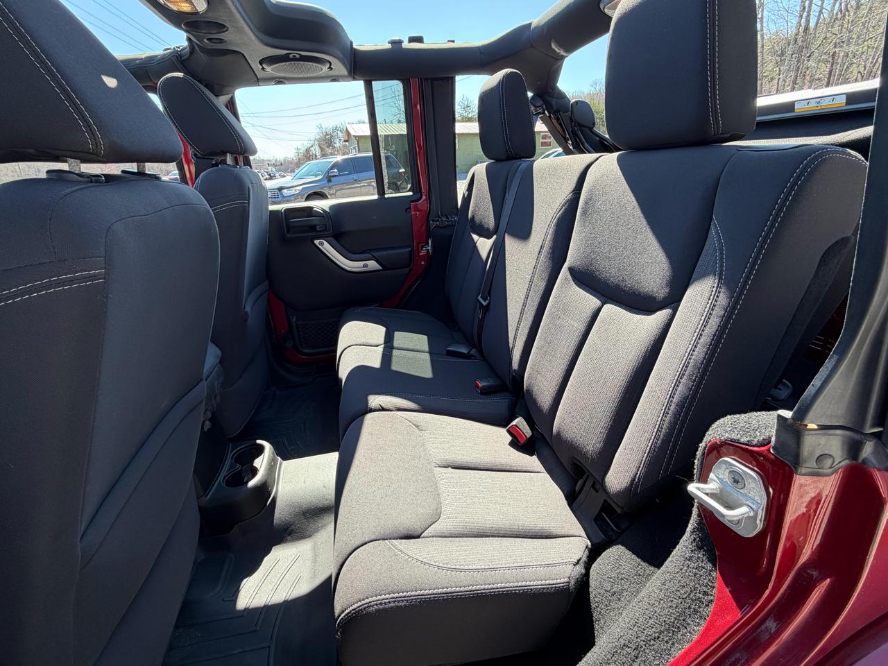 Jeep Wrangler Unlimited Sahara 4WD 2013