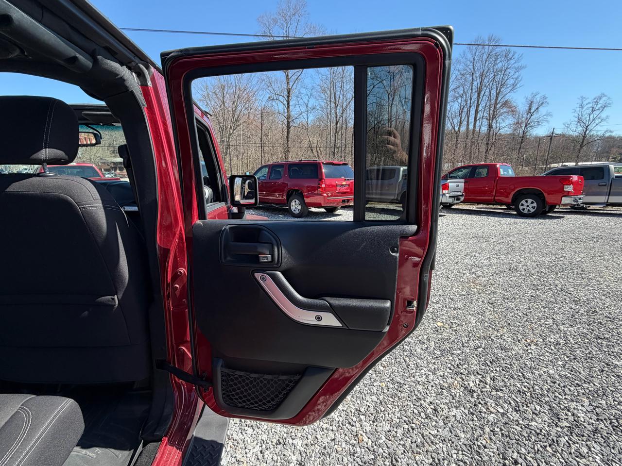 Jeep Wrangler Unlimited Sahara 4WD 2013