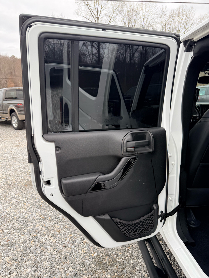 Jeep Wrangler Unlimited Sahara 4WD 2014