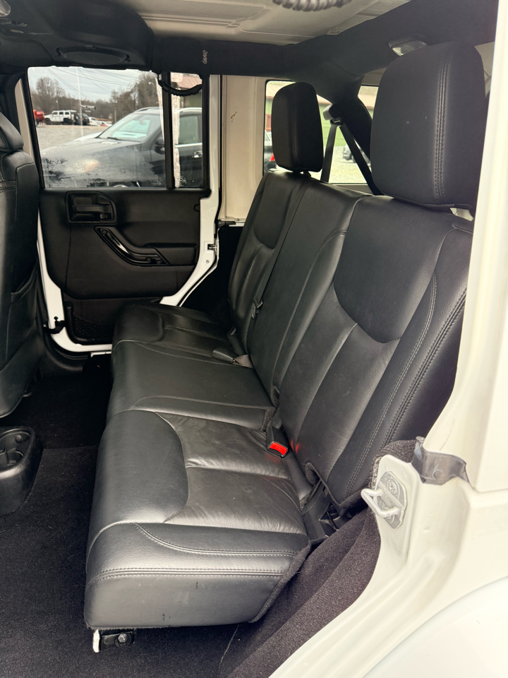 Jeep Wrangler Unlimited Sahara 4WD 2014