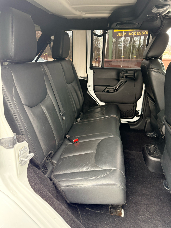 Jeep Wrangler Unlimited Sahara 4WD 2014