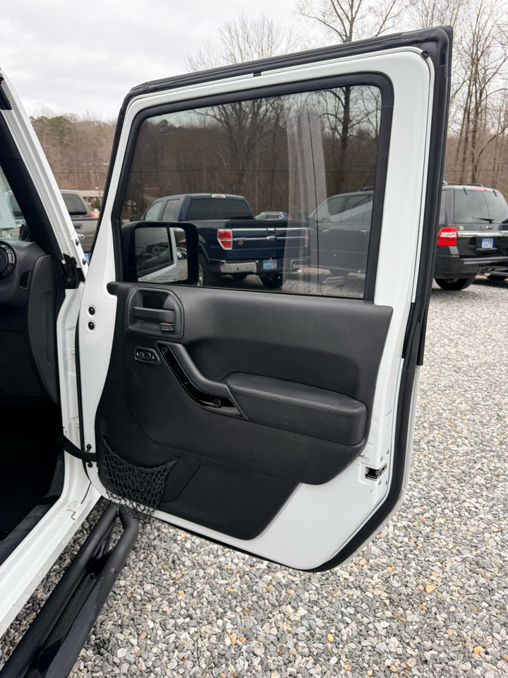 Jeep Wrangler Unlimited Sahara 4WD 2014