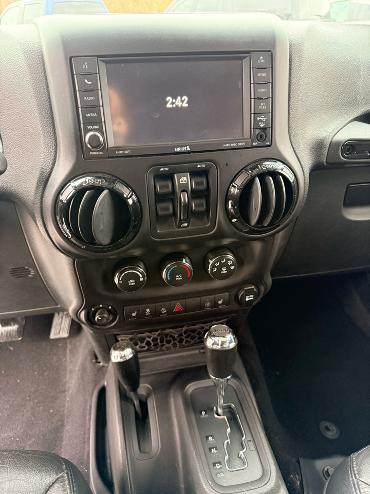 Jeep Wrangler Unlimited Sahara 4WD 2014