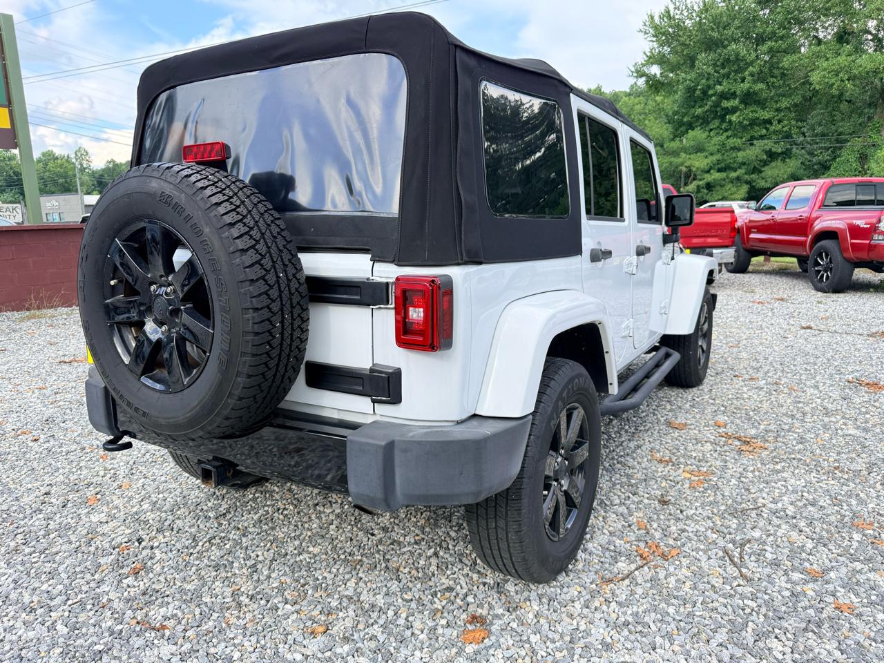 2014 Jeep Wrangler Unlimited Sahara - Photo 8