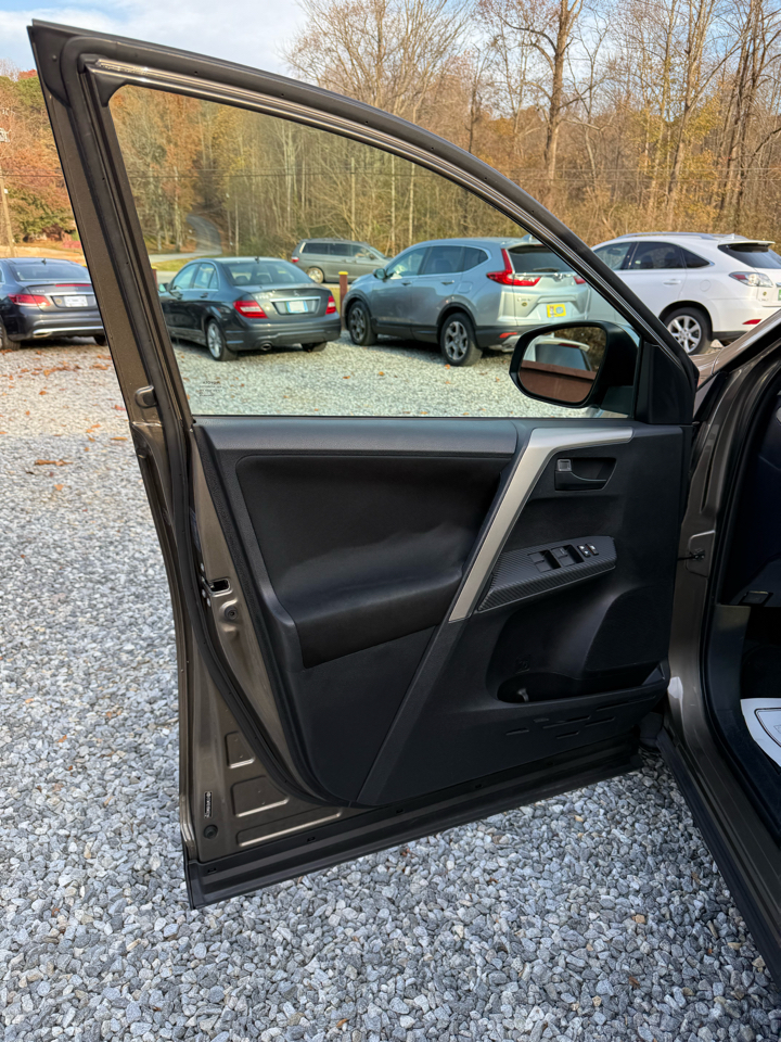 Toyota RAV4 XLE FWD 2013