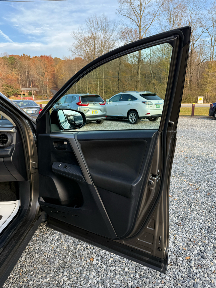 Toyota RAV4 XLE FWD 2013