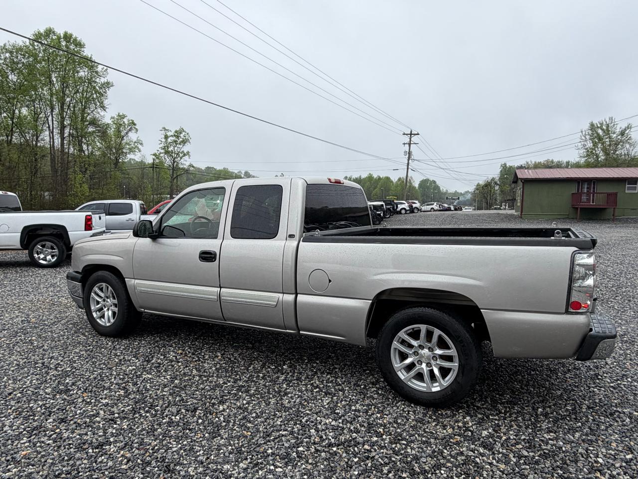 Chevrolet Silverado 1500 LS Ext. Cab Short Bed 2WD 2005