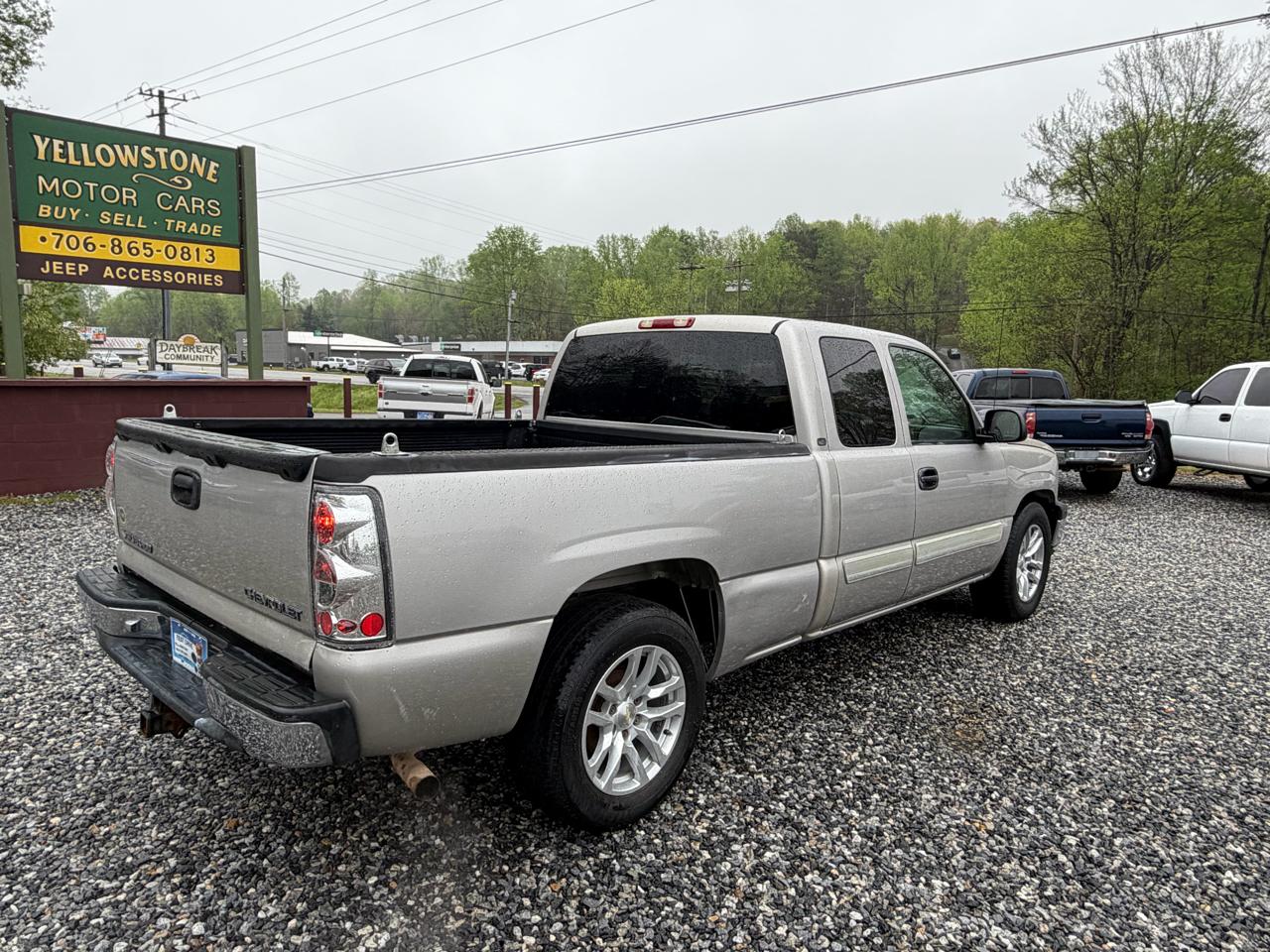 Chevrolet Silverado 1500 LS Ext. Cab Short Bed 2WD 2005