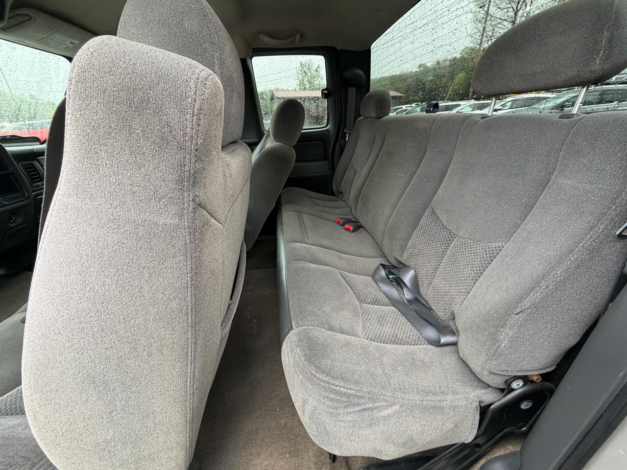 Chevrolet Silverado 1500 LS Ext. Cab Short Bed 2WD 2005