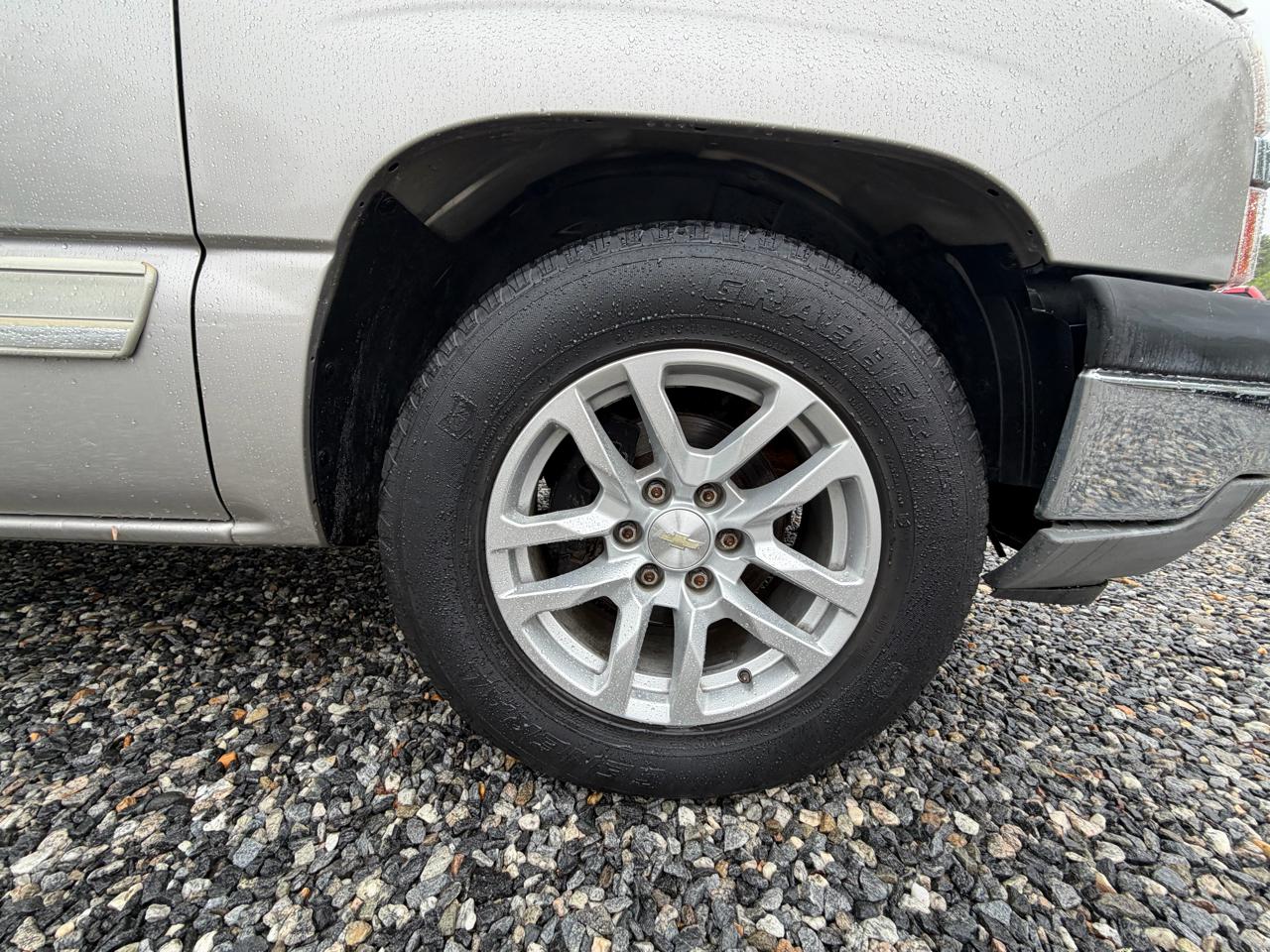 Chevrolet Silverado 1500 LS Ext. Cab Short Bed 2WD 2005