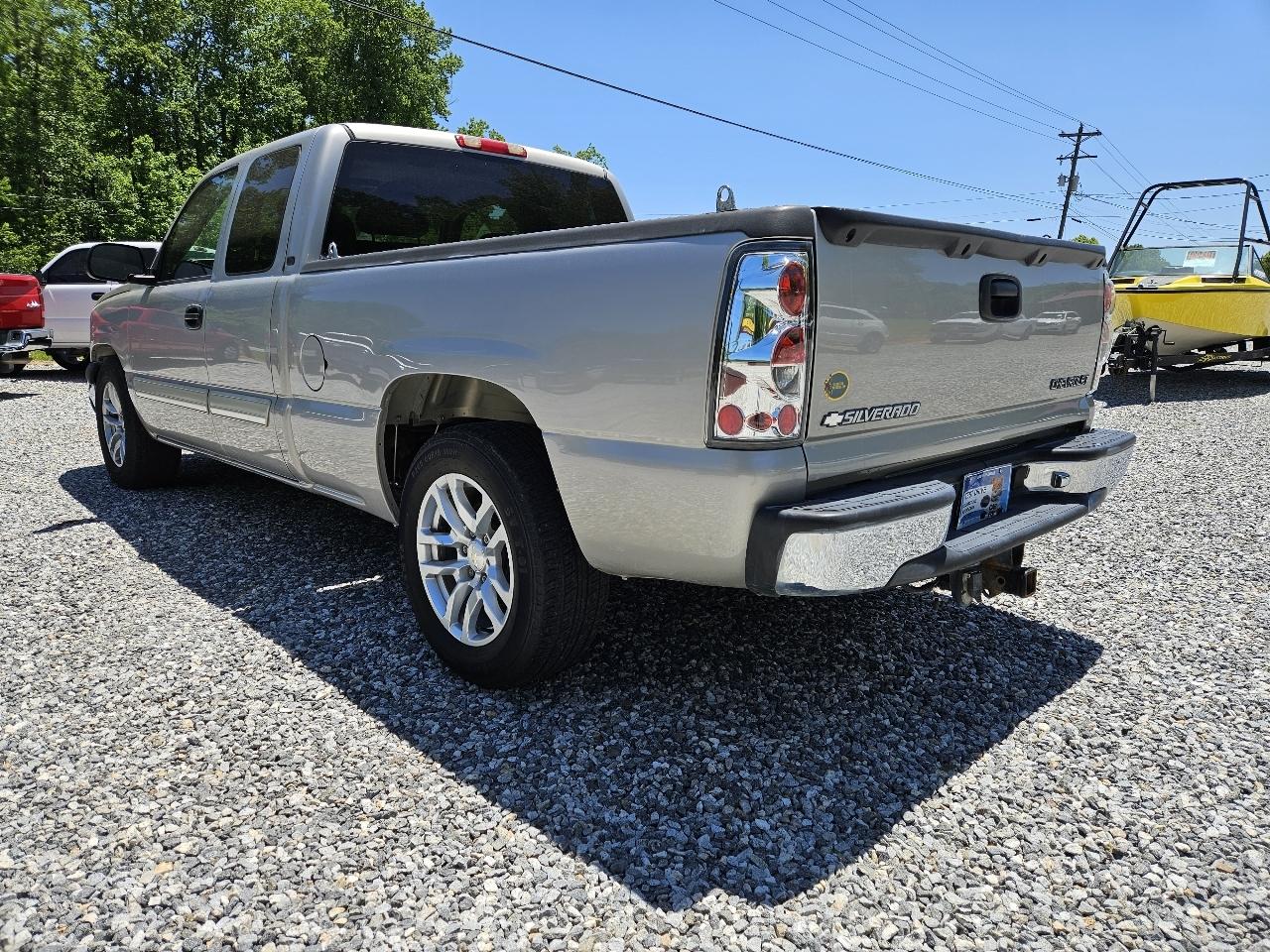 Chevrolet Silverado 1500 LS Ext. Cab Short Bed 2WD 2005