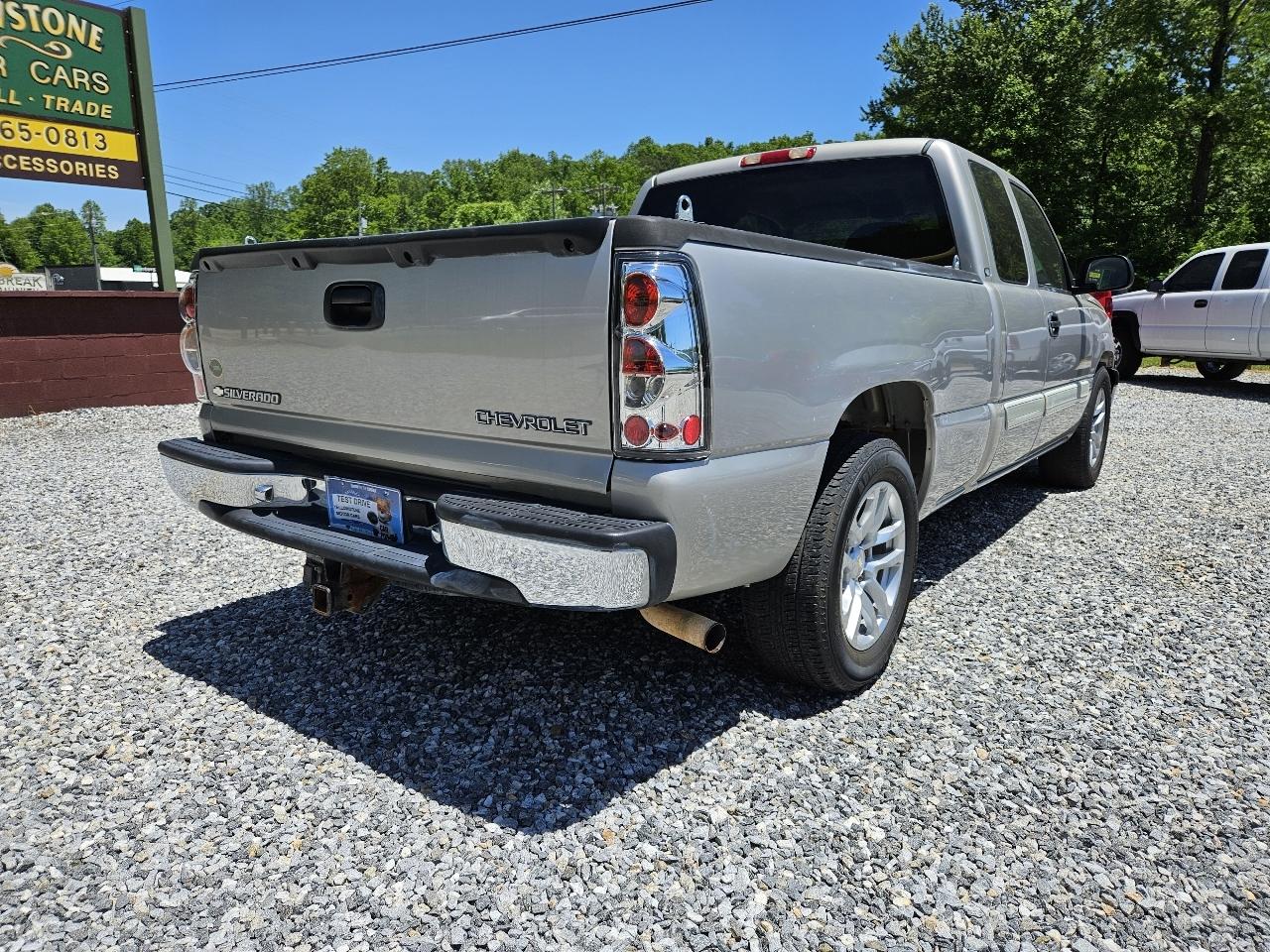 Chevrolet Silverado 1500 LS Ext. Cab Short Bed 2WD 2005
