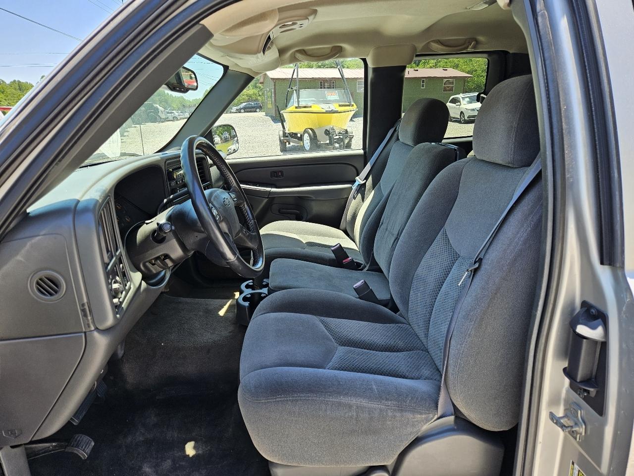 Chevrolet Silverado 1500 LS Ext. Cab Short Bed 2WD 2005