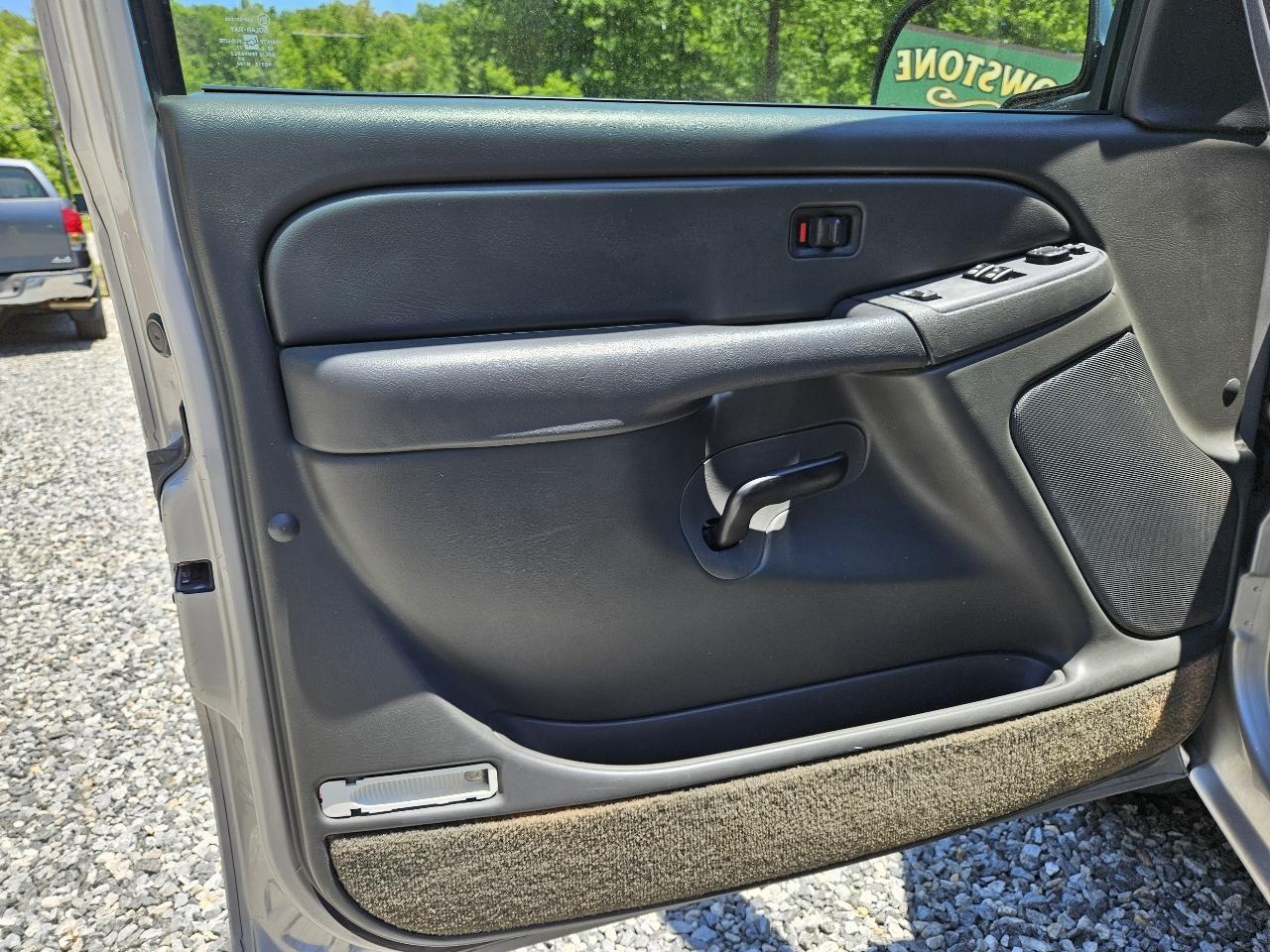 Chevrolet Silverado 1500 LS Ext. Cab Short Bed 2WD 2005